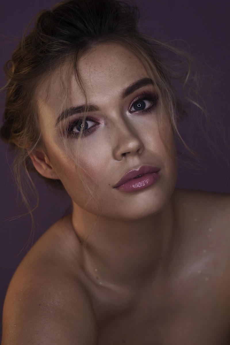 Female model photo shoot of HollyMoss