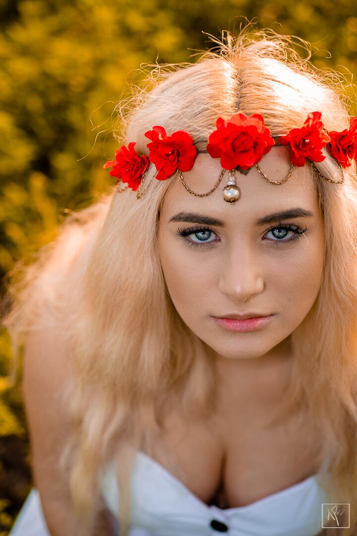 Female model photo shoot of Yuliyabratnichenko