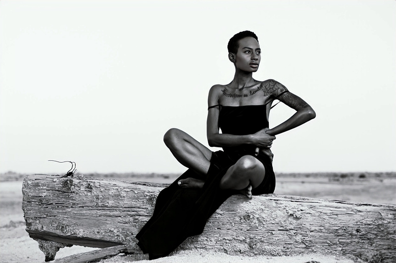 Female model photo shoot of _Su in Salton sea