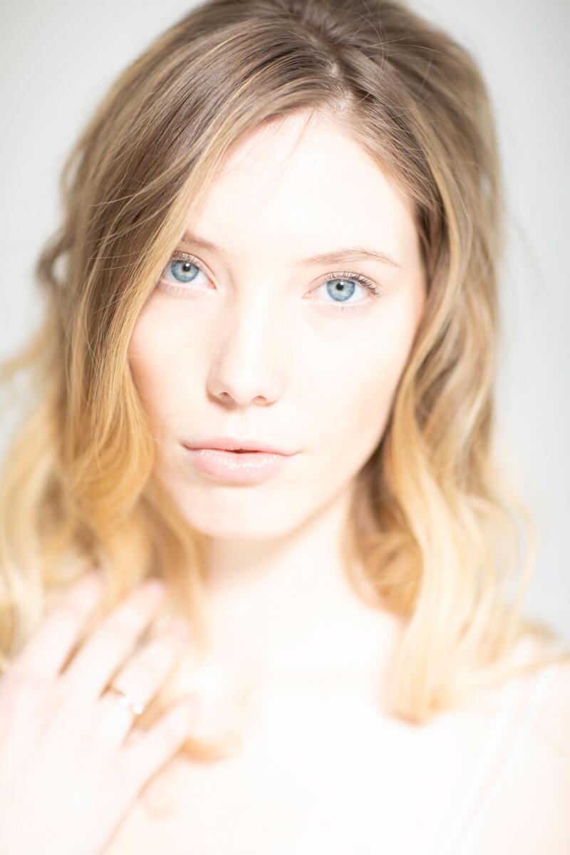 Female model photo shoot of Anna Yeleferenko