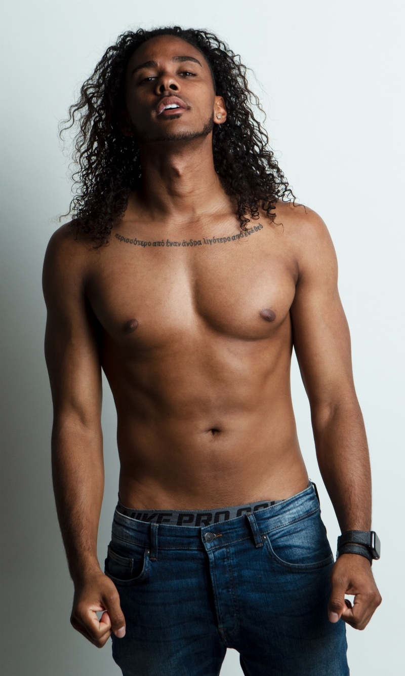 Male model photo shoot of Roberto DeWitt