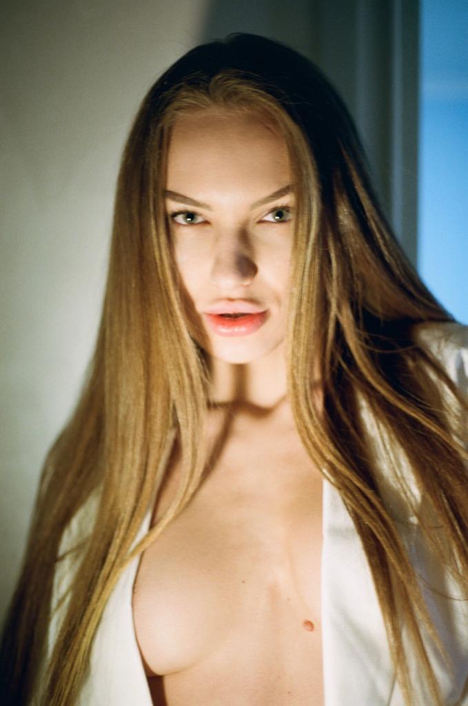 Female model photo shoot of Nastya2019