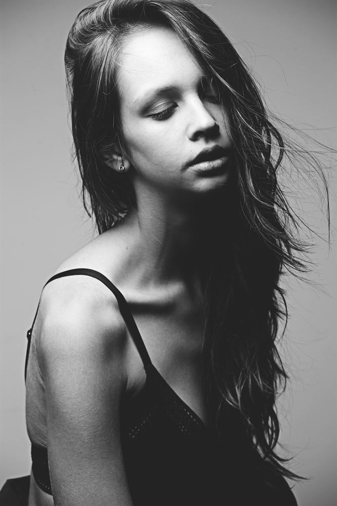 Female model photo shoot of ItsElen