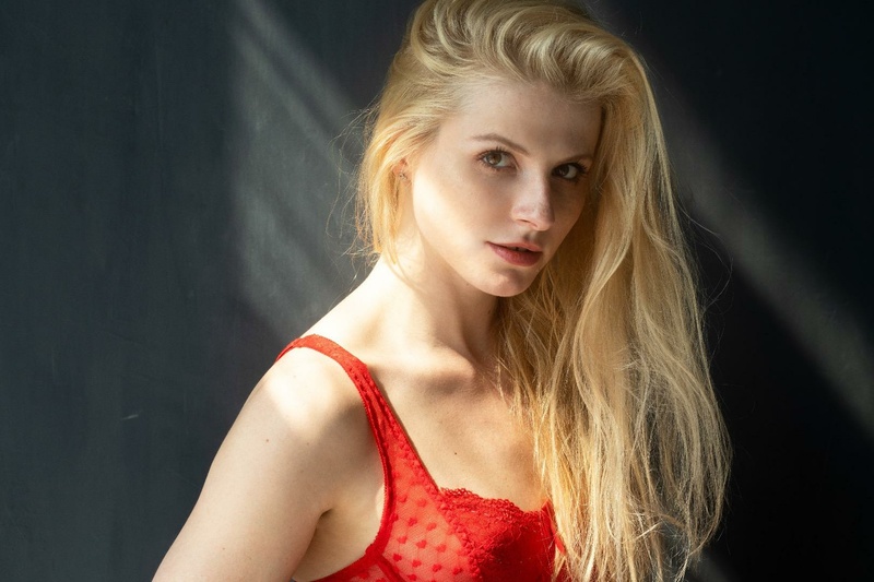 Female model photo shoot of Tatti Filatoff