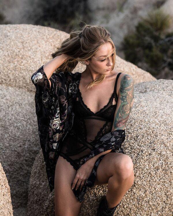 Female model photo shoot of Aliice_Black in Joshua Tree, California