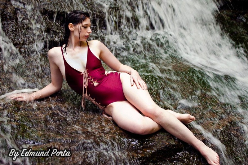 Female model photo shoot of Lunarkitten97 in Moraine State Park