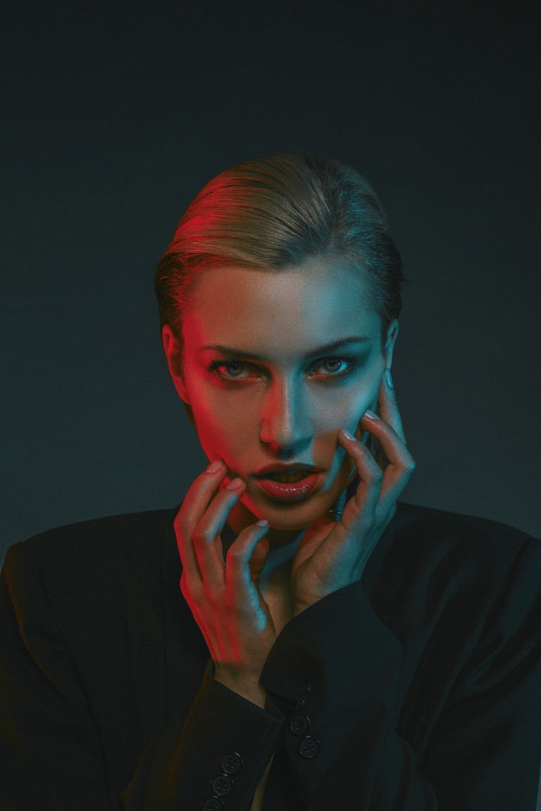 Female model photo shoot of Ana Savchenko