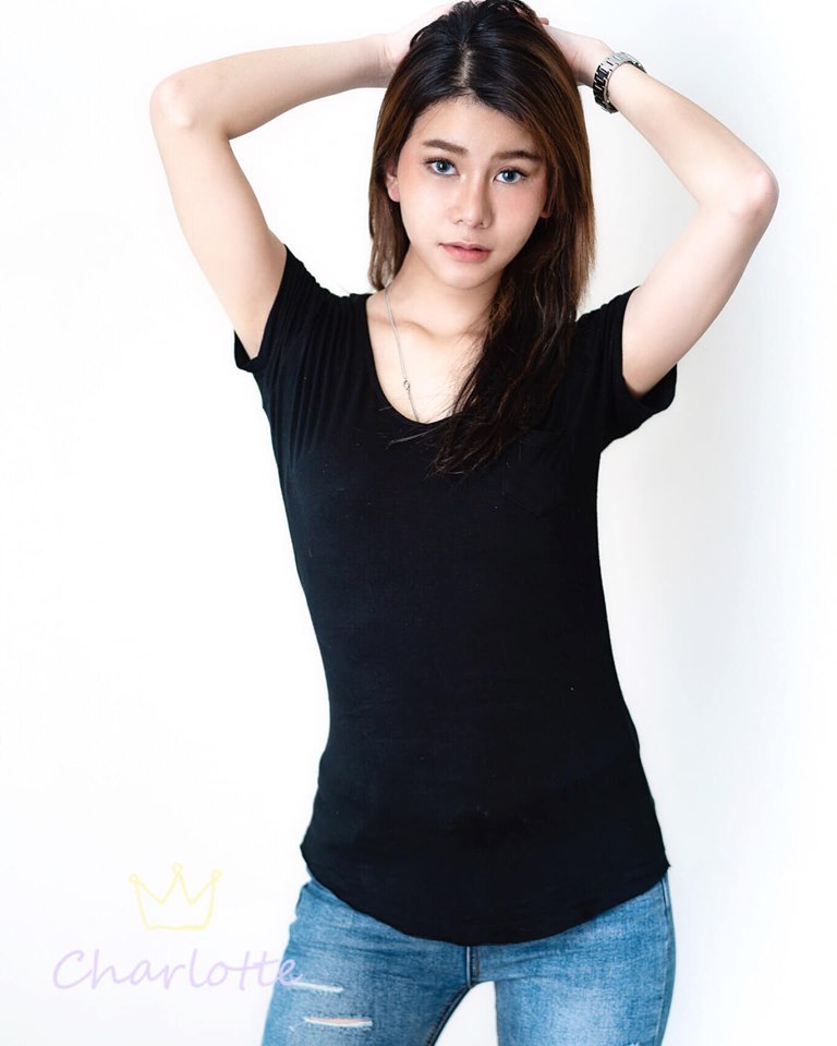 Female model photo shoot of dearsuppamongkonchai