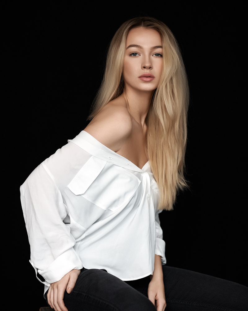 Female model photo shoot of Shannon_mill