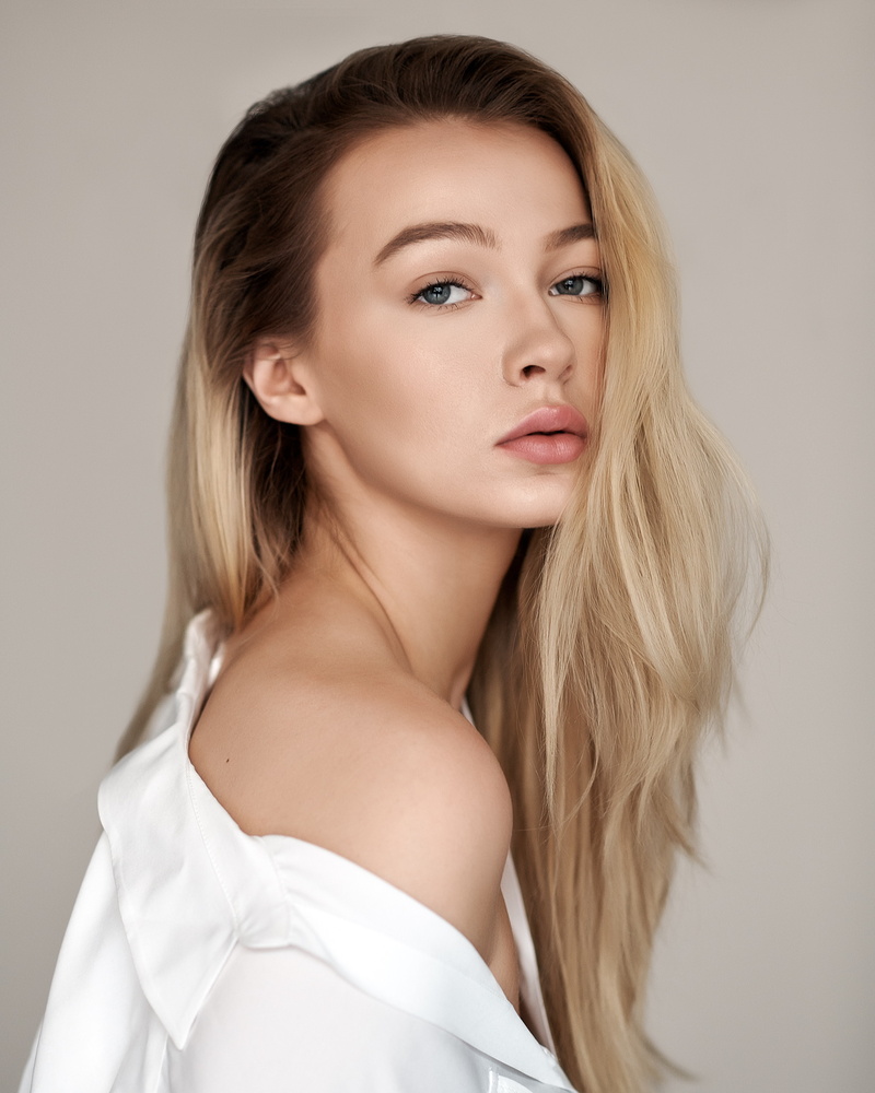 Female model photo shoot of Shannon_mill
