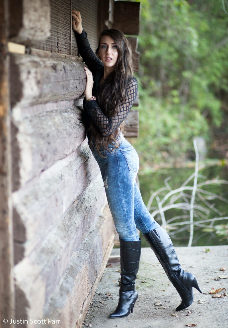 Female model photo shoot of JennyLouModel
