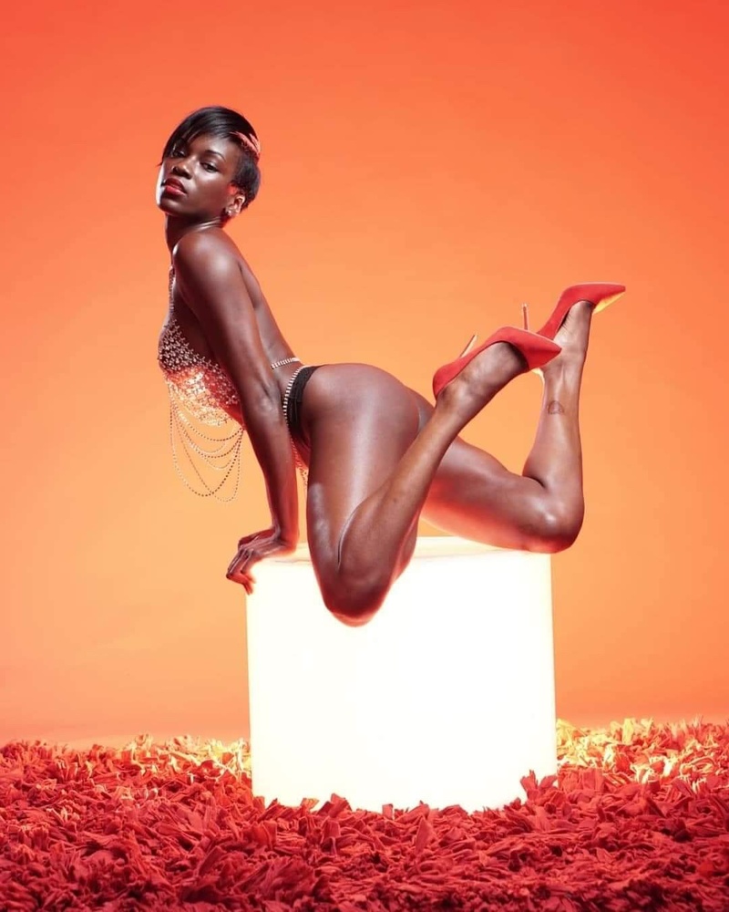 Female model photo shoot of Chocolatevenus