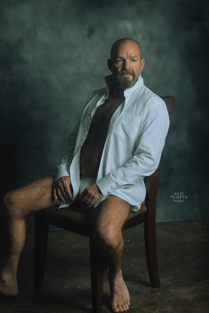 Male model photo shoot of Stephen Frey