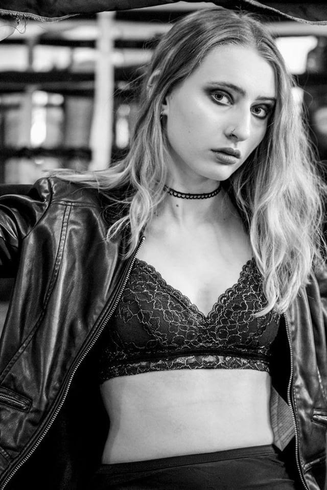 Female model photo shoot of Zoe Evangeline