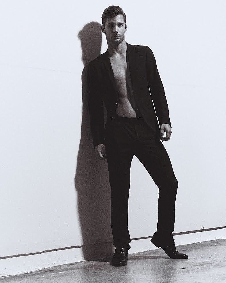 Male model photo shoot of JeremyDavisOfficial