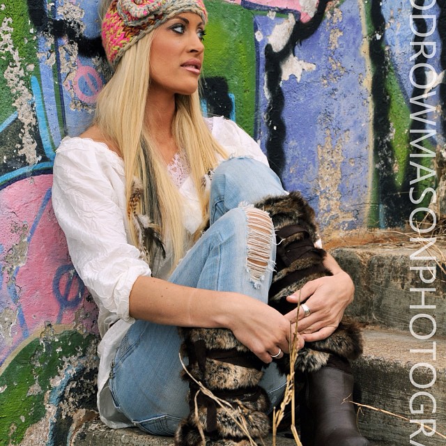 Female model photo shoot of Lyndsay_W