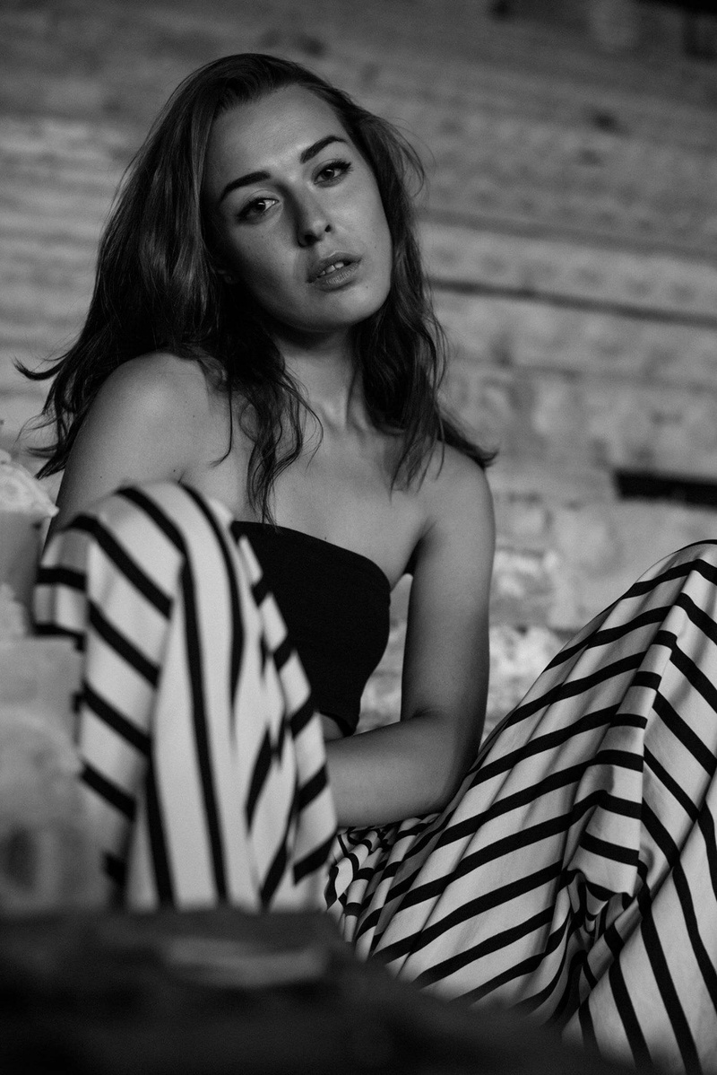Female model photo shoot of KarinaLova