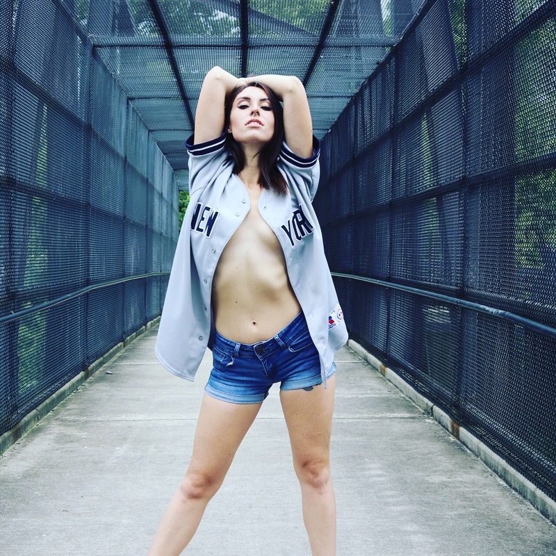 Female model photo shoot of Ashley wolf