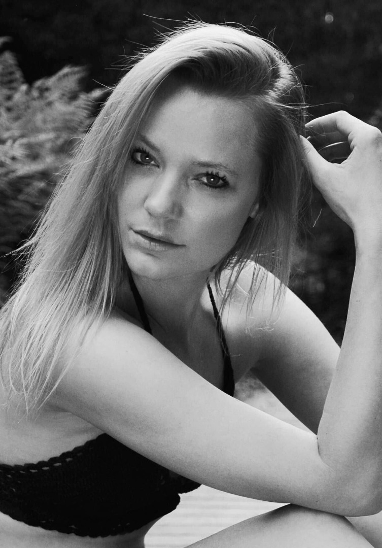 Female model photo shoot of Kristina Svoboda