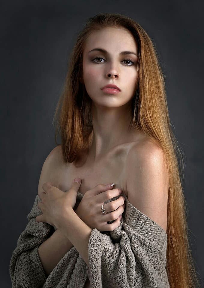 Female model photo shoot of Hazel-Lynn