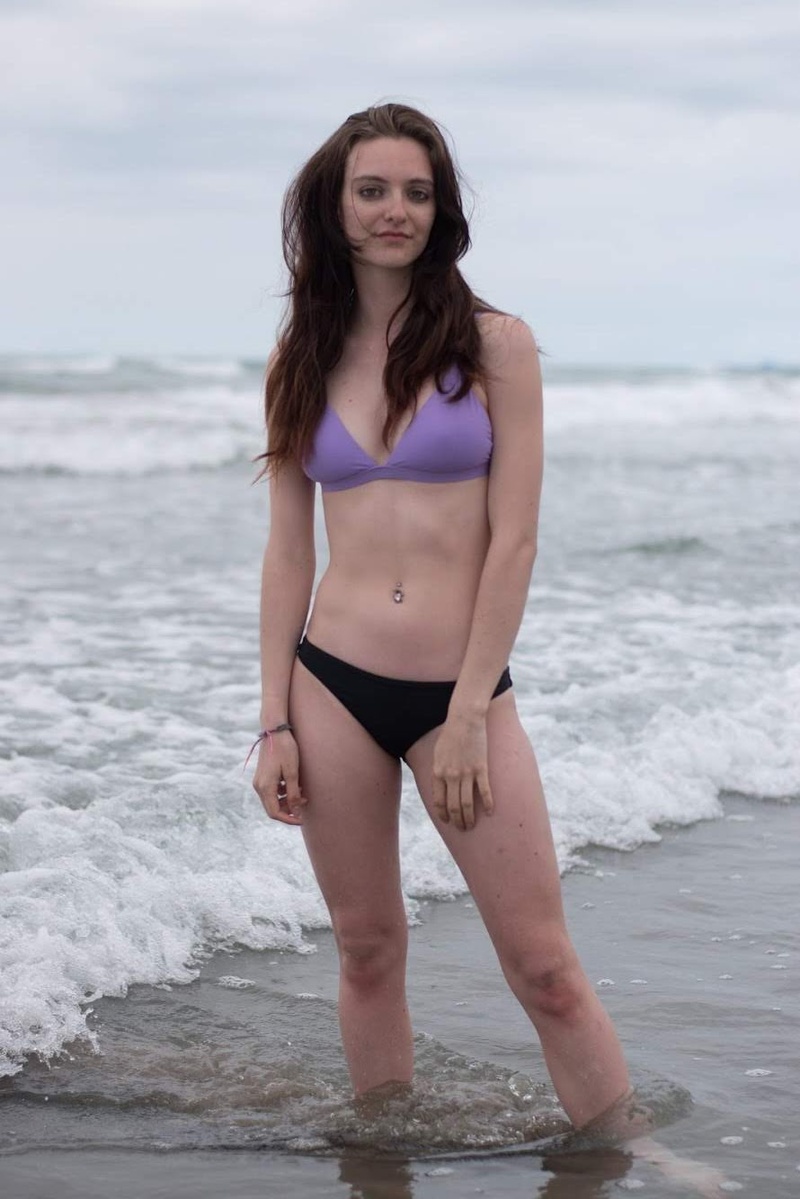 Female model photo shoot of Dianekordas in Omanu Beach