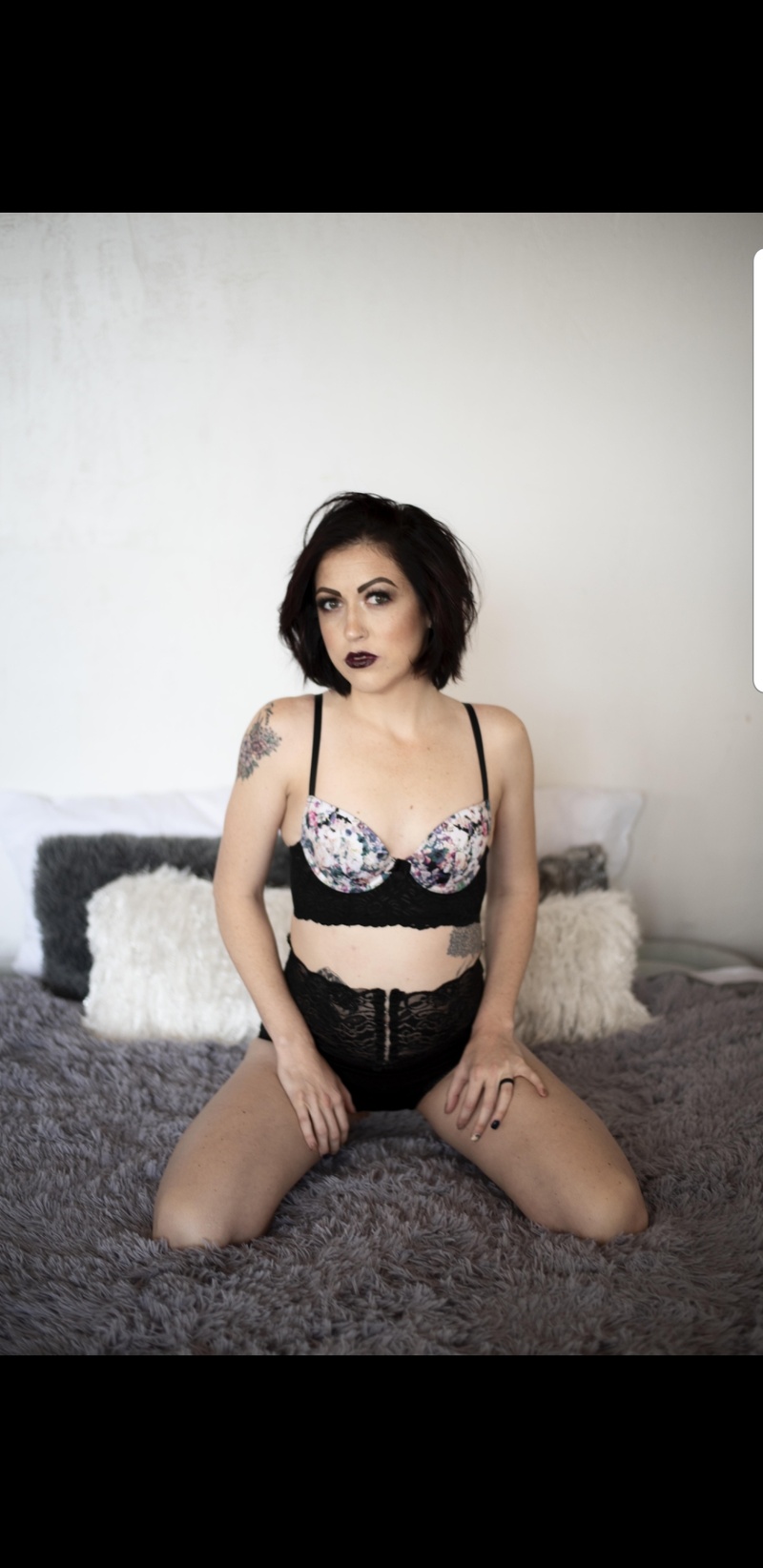 Female model photo shoot of LynnaeJade by CarbonBoudoir