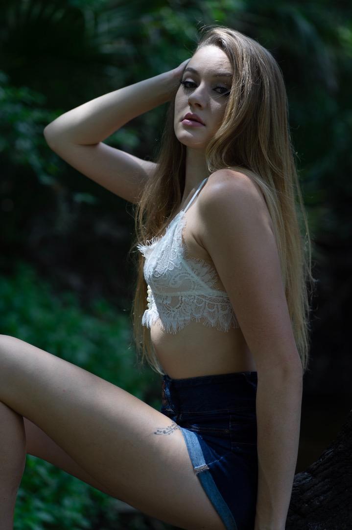 Female model photo shoot of Lyssajanexo