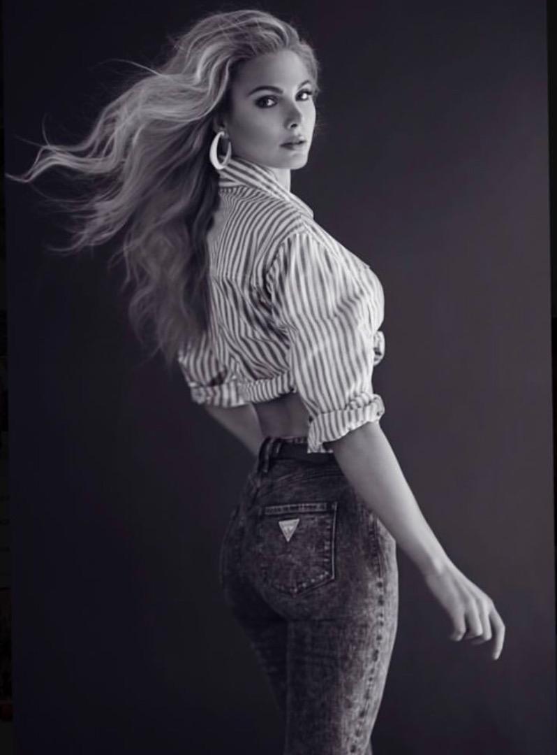 Female model photo shoot of Alena Simona