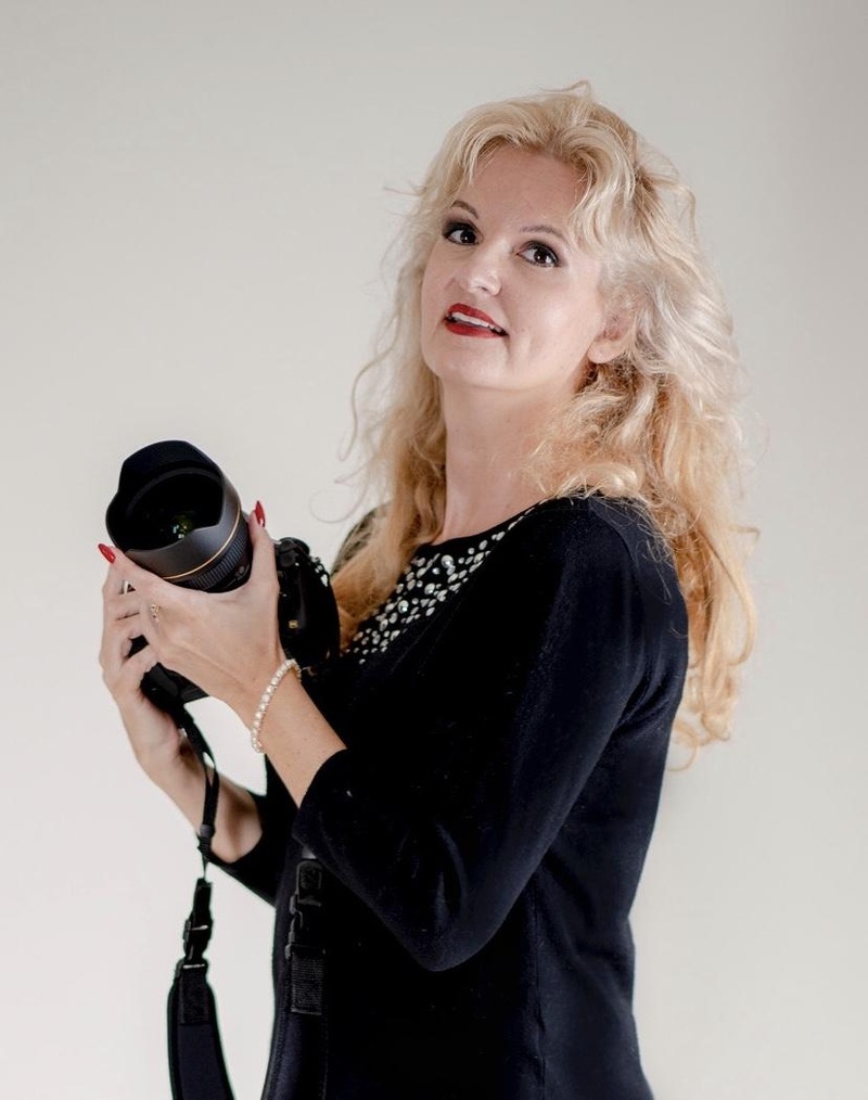 Female model photo shoot of Anca by Andreas Bilingo