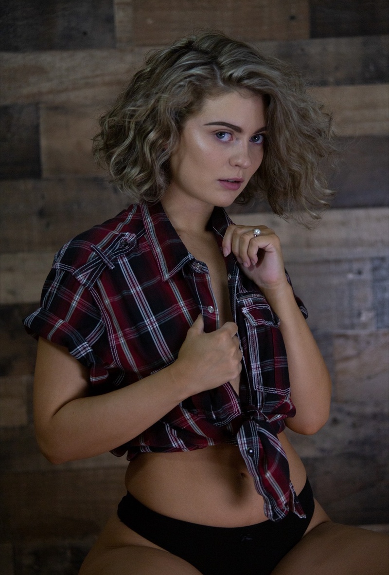 Female model photo shoot of Savannahextrasmall