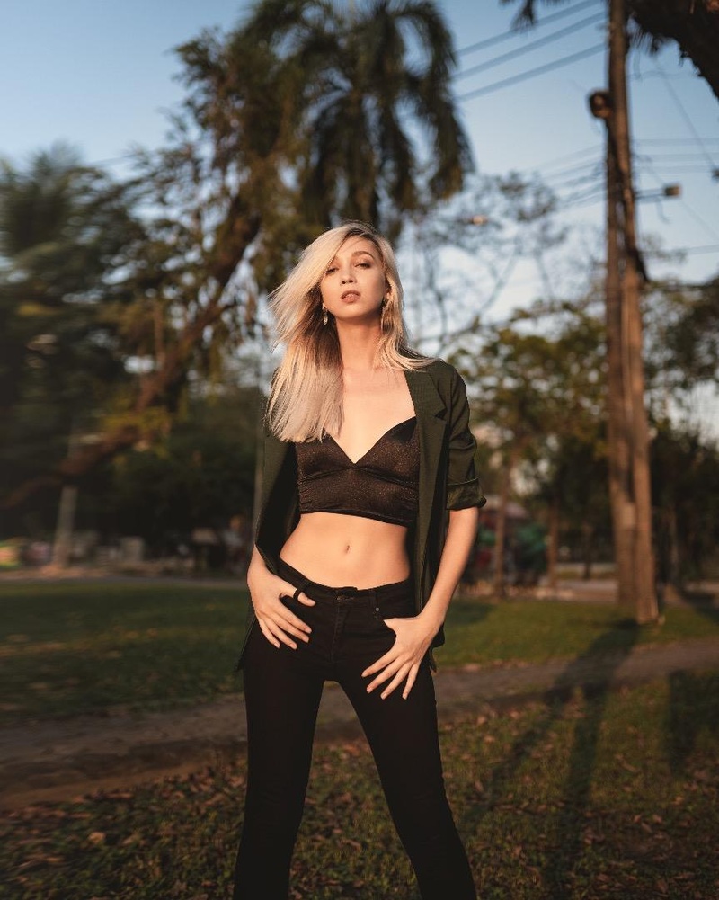Female model photo shoot of Liza Kaylee