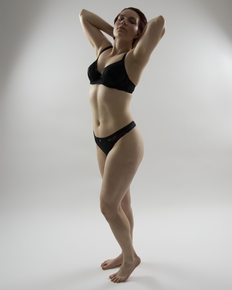 Female model photo shoot of Nova Pendula