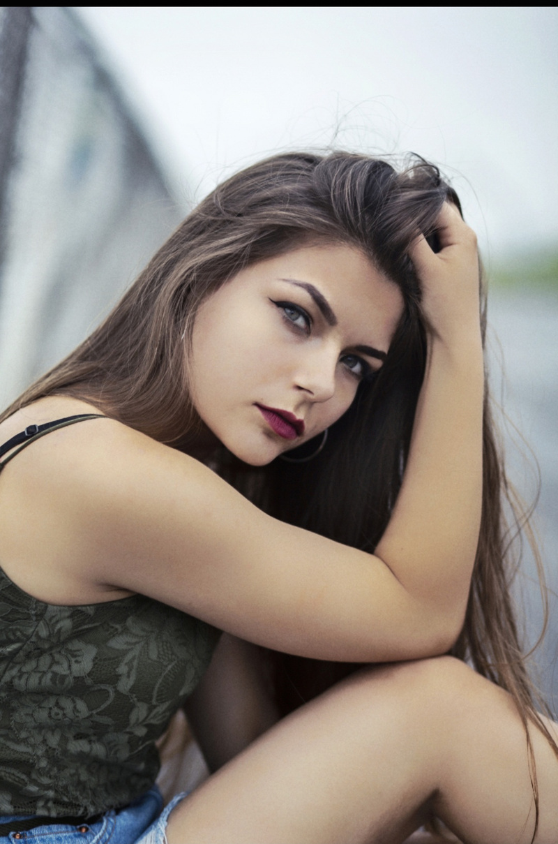 Female model photo shoot of Mifliz