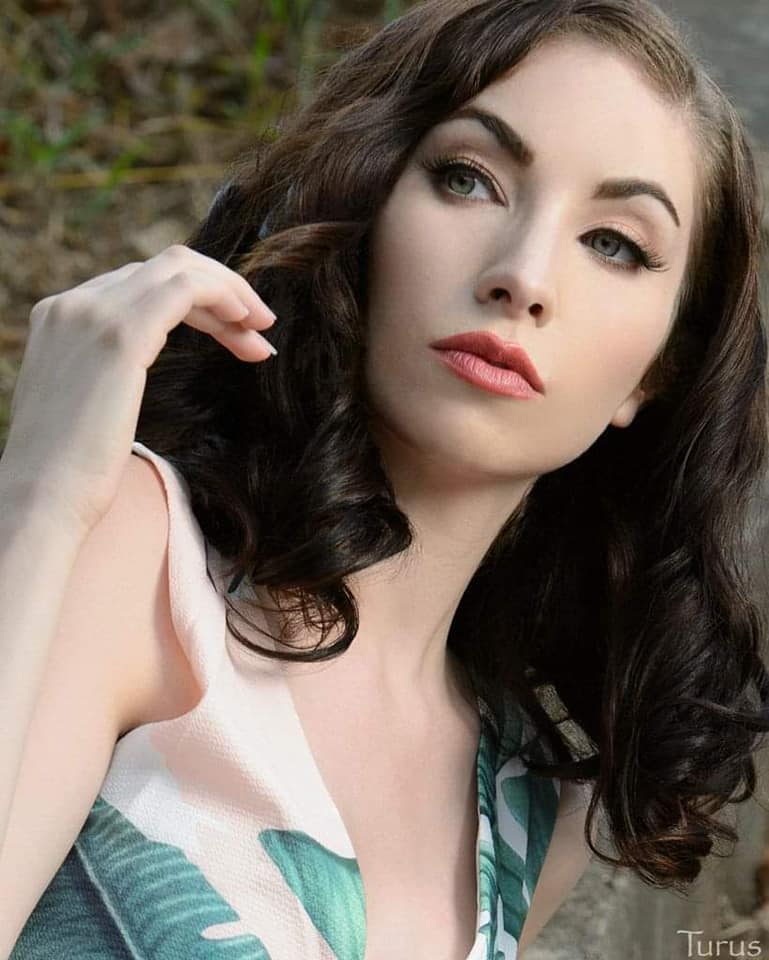 Female model photo shoot of Victoria Morgan