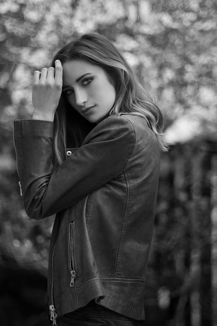 Female model photo shoot of Elizabeth Lyran by Paris Photography