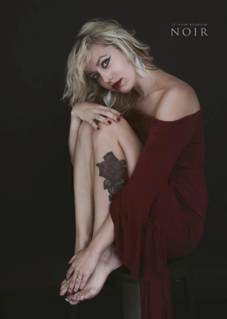 Female model photo shoot of Ashley Monique Unique