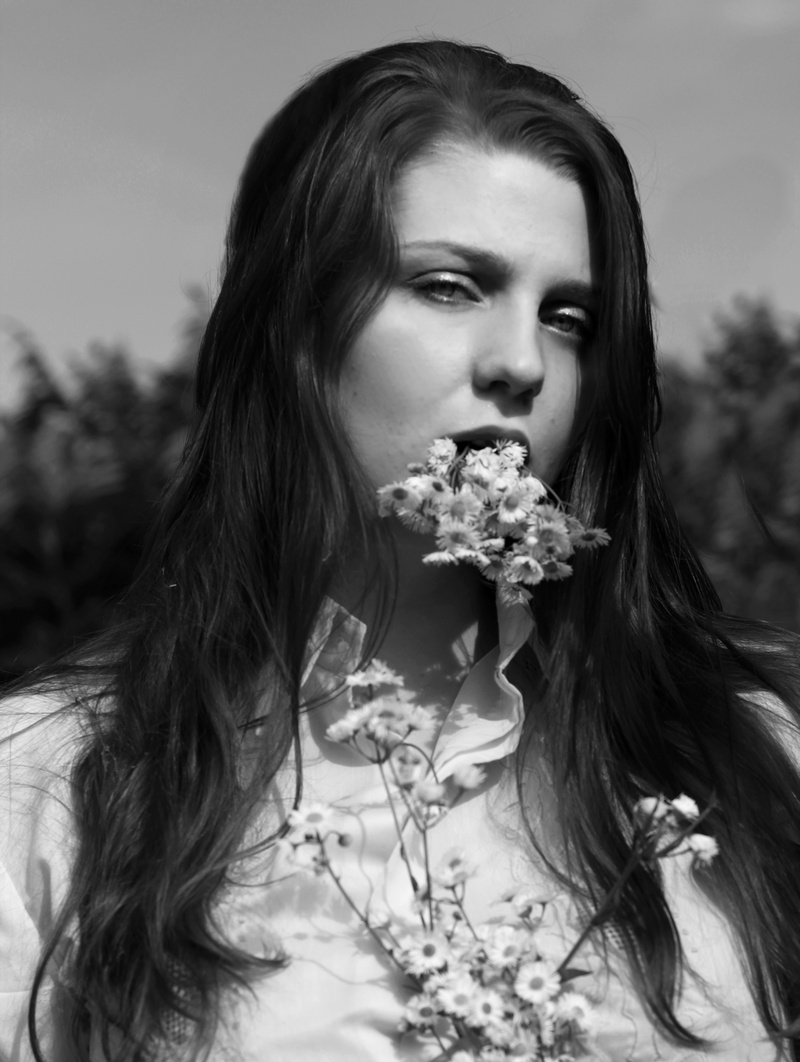 Female model photo shoot of Melissa Black
