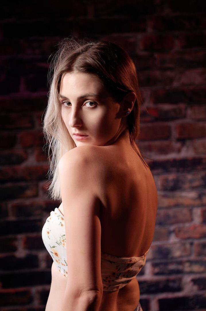 Female model photo shoot of Olivia Chastain