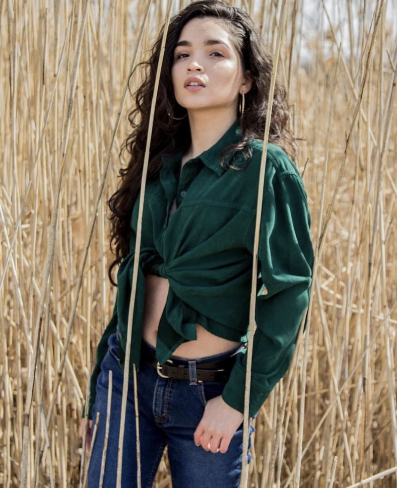 Female model photo shoot of Melissa Maciel