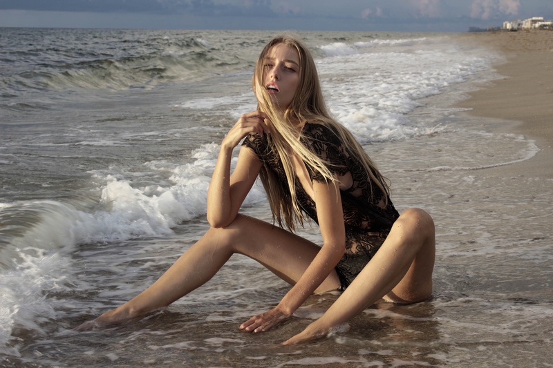 Female model photo shoot of Polinasemyonov
