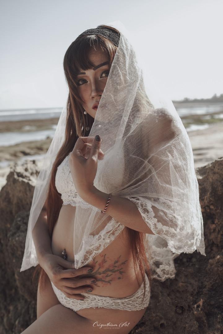 Female model photo shoot of Amy Laurent 777