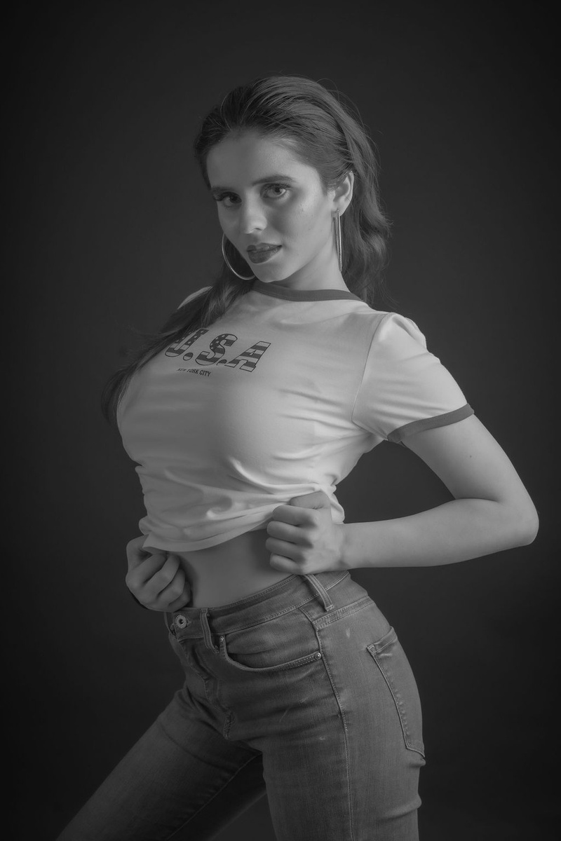 Female model photo shoot of Ava Kataria