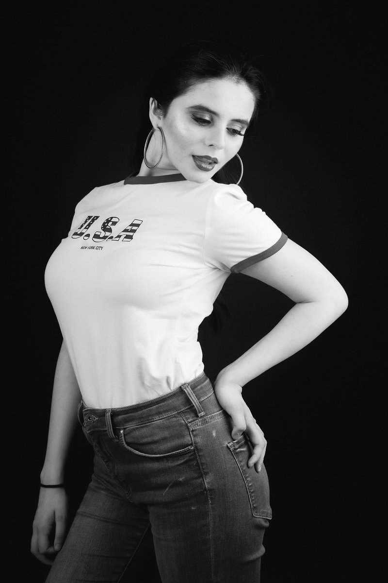 Female model photo shoot of Ava Kataria