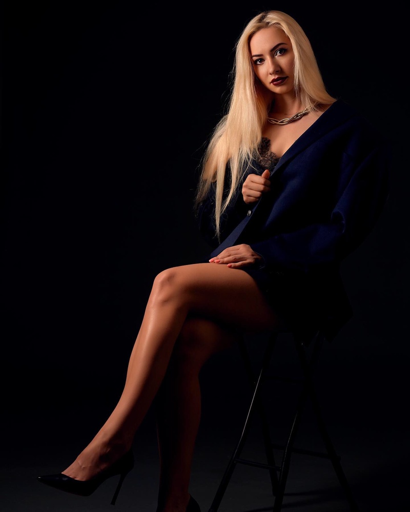 Female model photo shoot of Tania9191