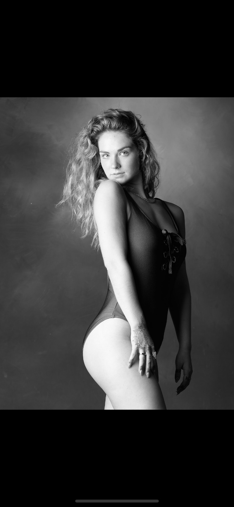 Female model photo shoot of Rachel_Wright