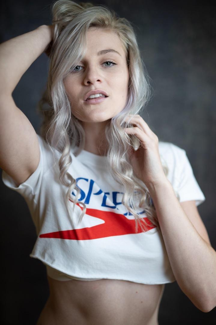 Female model photo shoot of rebekahzoellner