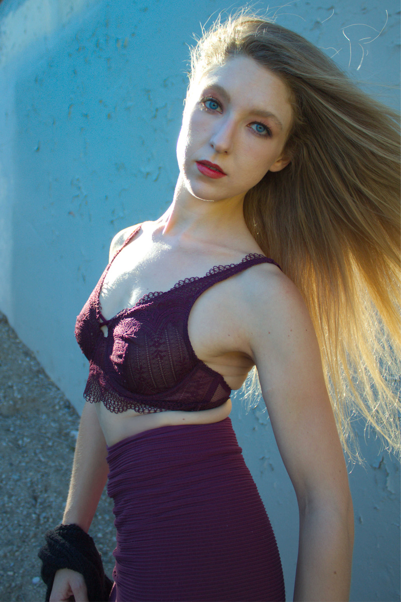Female model photo shoot of Emily Elder