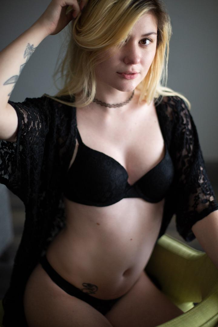 Female model photo shoot of Casey_carpenter1