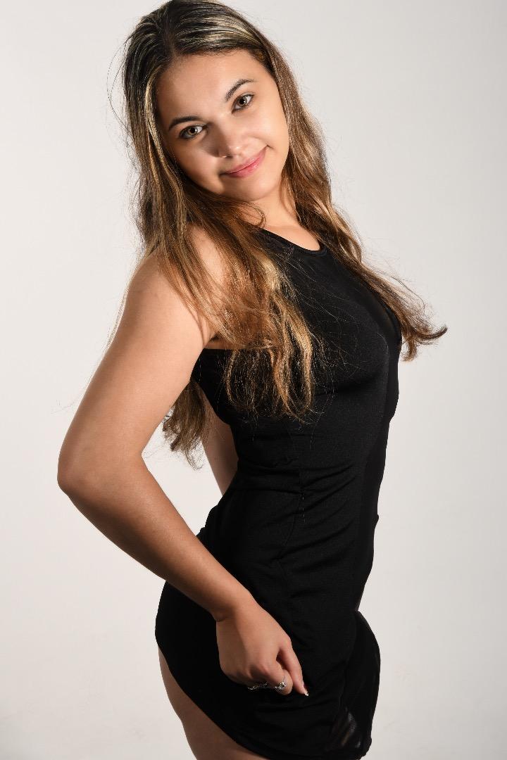 Female model photo shoot of Angel lowery