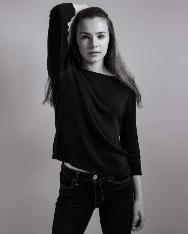 Female model photo shoot of hollyec